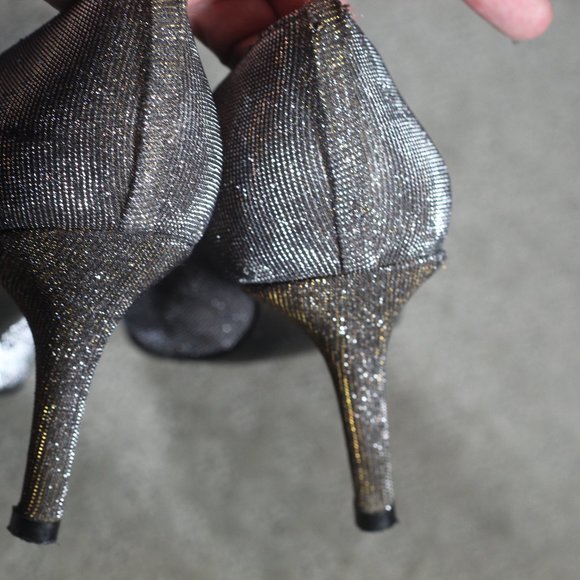 Stuart Weitzman Size 8 Pyrite Glitter Heels - Picture 4 of 6